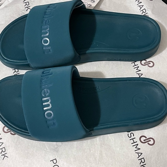 LULULEMON NWT AUTHENTIC WOMEN’S STORM TEAL RESTFEEL GRAPHIC SLIDES - Picture 5 of 17